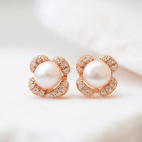 Flora Pearl Stud Earrings