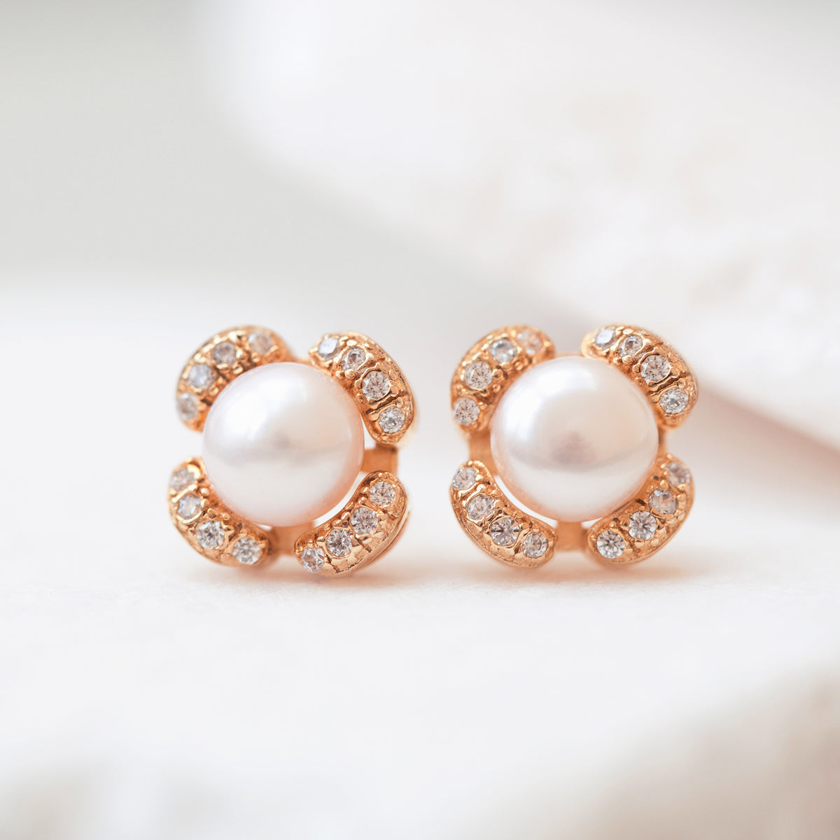 Flora Pearl Stud Earrings