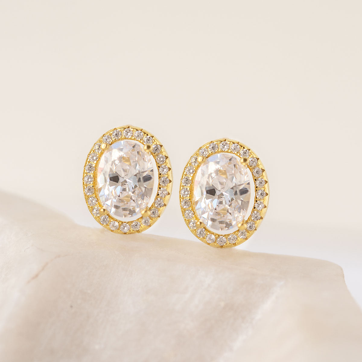 Ovali Stud Earrings