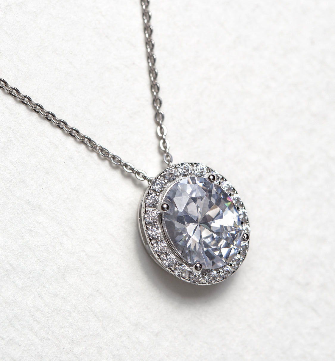 Ovali Halo Pendant Necklace - Amy O. Bridal