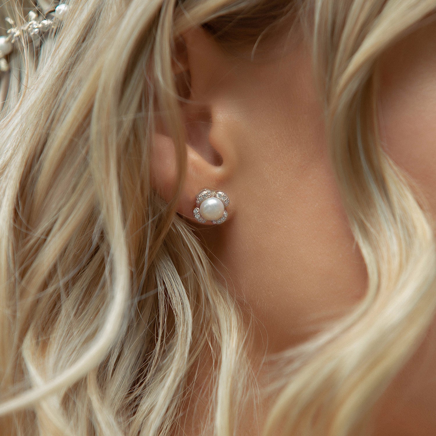 Flora Pearl Stud Earrings