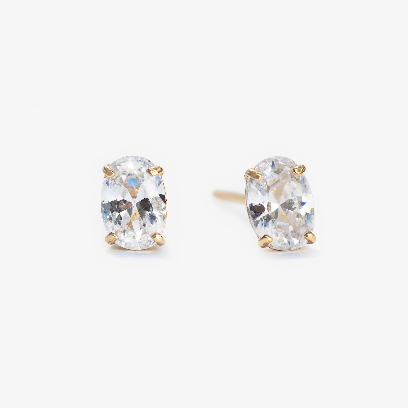 送料込【AMY O】Tiny Crystal Beaded Halo Flat Stud☆Single☆ Stud Earrings, Cartilage Earrings, Diamond Earrings