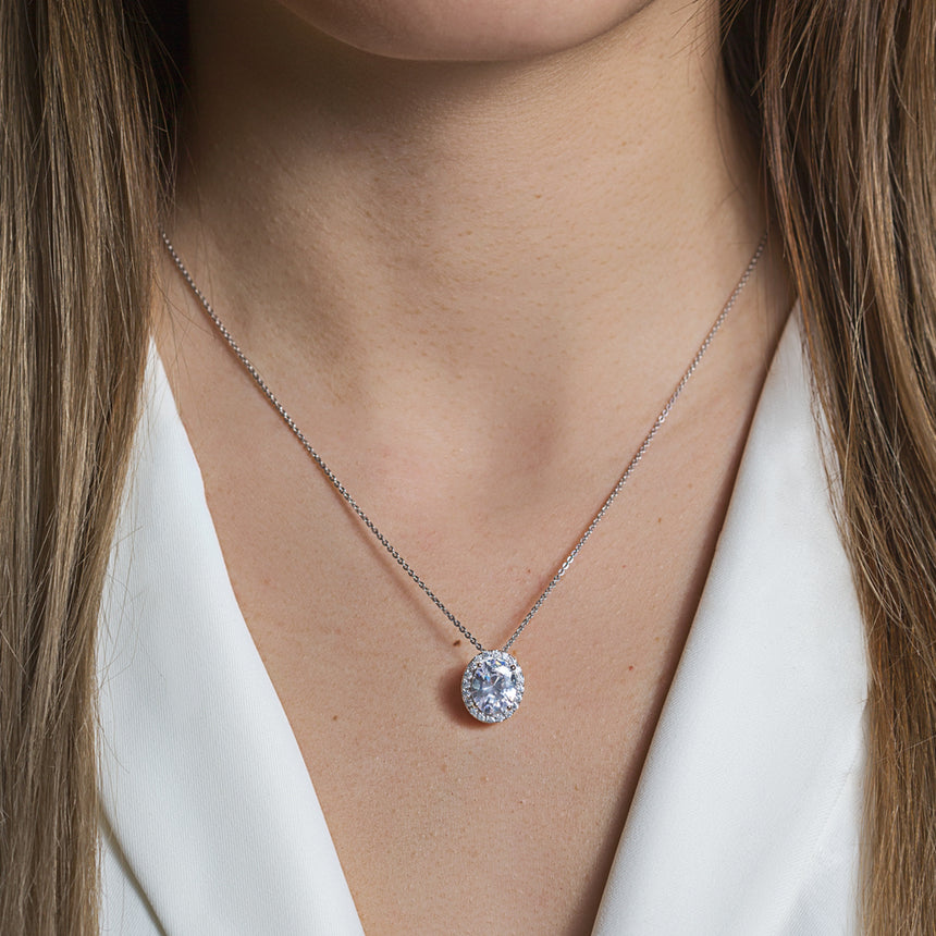 Ovali Halo Pendant Necklace
