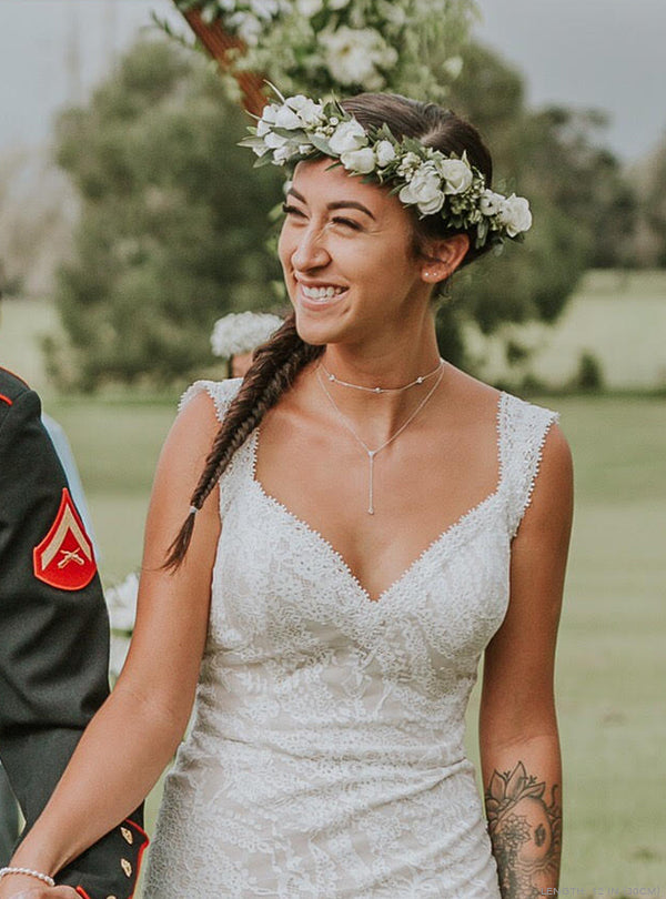Wedding dress outlet with choker necklace